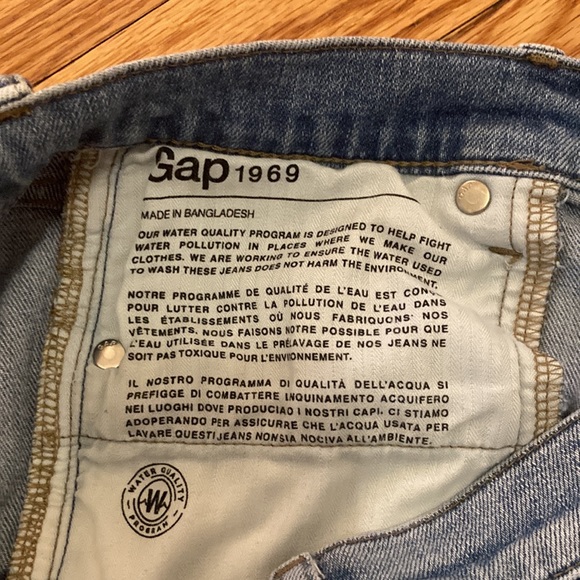 Gap | Girlfriend Jean Distressed Frayed Hem | Size 27 - Picture 6 of 6